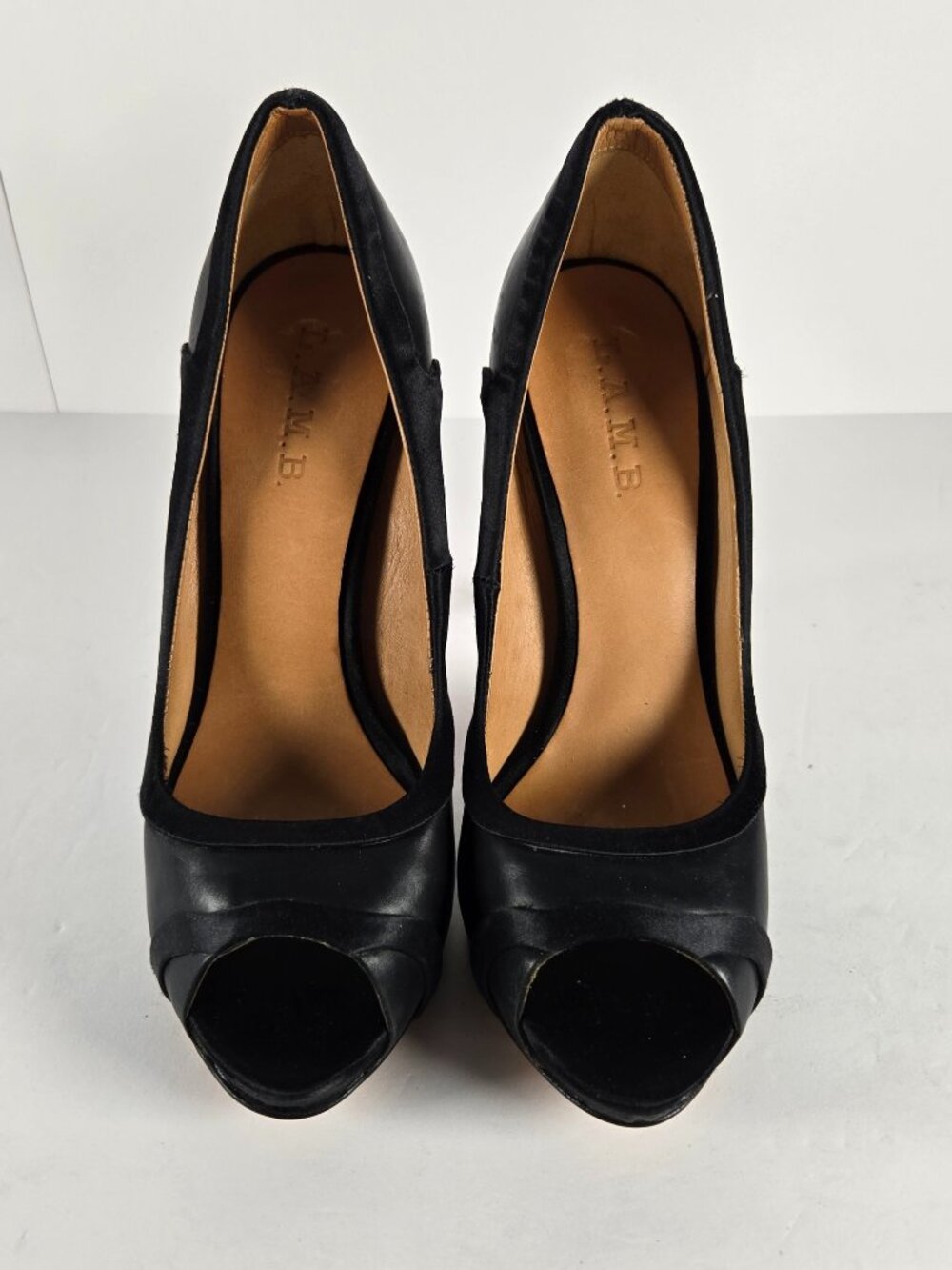 RARE Vintage L.A.M.B Gwen Stefani Black Open Toe Platform Pumps Like New Size 9